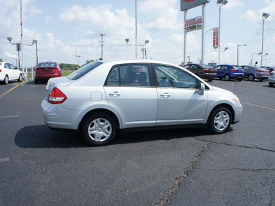 nissan versa 2010 silver sedan gasoline 4 cylinders front wheel drive automatic 19153