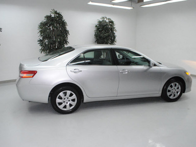 toyota camry 2010 silver sedan le gasoline 4 cylinders front wheel drive automatic 91731