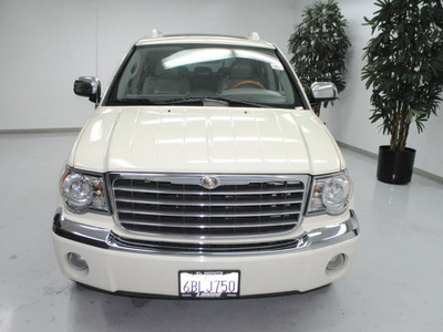 chrysler aspen 2007 white suv limited gasoline 8 cylinders rear wheel drive automatic 91731