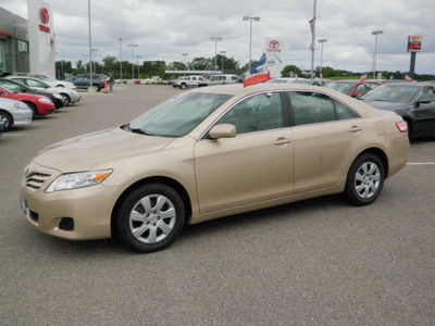 toyota camry 2010 tan sedan le gasoline 4 cylinders front wheel drive automatic 56001