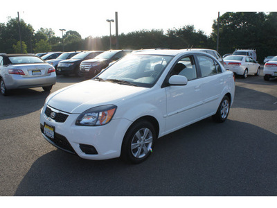 kia rio 2010 white sedan gasoline 4 cylinders front wheel drive automatic with overdrive 08902