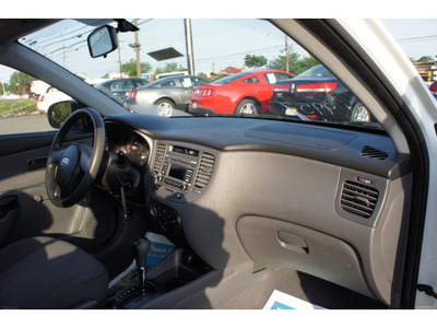 kia rio 2010 white sedan gasoline 4 cylinders front wheel drive automatic with overdrive 08902