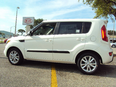 kia soul 2012 white hatchback gasoline 4 cylinders front wheel drive automatic 32901