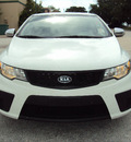 kia forte koup 2010 white coupe ex gasoline 4 cylinders front wheel drive automatic 32901