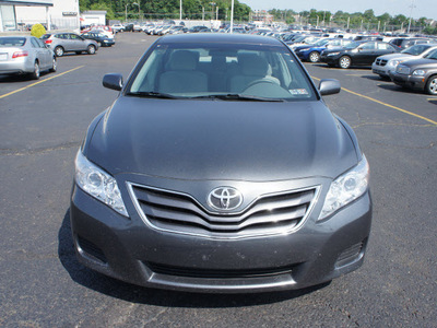 toyota camry 2011 gray sedan gasoline 4 cylinders front wheel drive automatic 19153