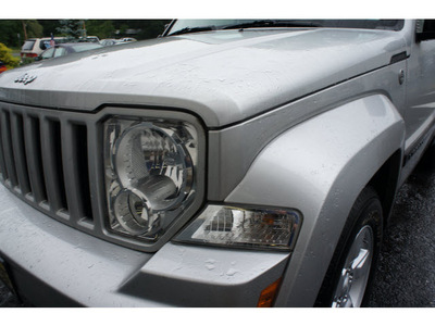 jeep liberty 2009 bright silver suv sport gasoline 6 cylinders 4 wheel drive automatic 08750