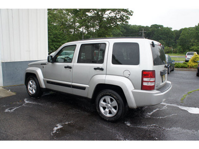 jeep liberty 2009 bright silver suv sport gasoline 6 cylinders 4 wheel drive automatic 08750