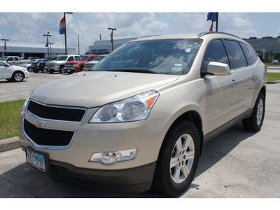 chevrolet traverse 2010 gold suv lt gasoline 6 cylinders front wheel drive automatic 77090