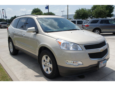 chevrolet traverse 2010 gold suv lt gasoline 6 cylinders front wheel drive automatic 77090