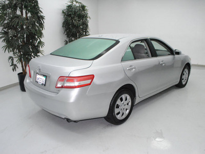 toyota camry 2011 silver sedan le gasoline 4 cylinders front wheel drive automatic 91731