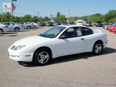 pontiac sunfire 2004 white coupe gasoline 4 cylinders front wheel drive automatic 55318