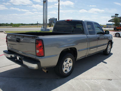 chevrolet silverado 1500 2006 gray pickup truck lt gasoline 8 cylinders rear wheel drive automatic 76087