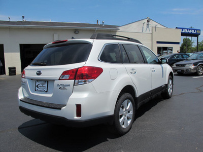 subaru outback 2011 white wagon 2 5i limited gasoline 4 cylinders all whee drive automatic 45324