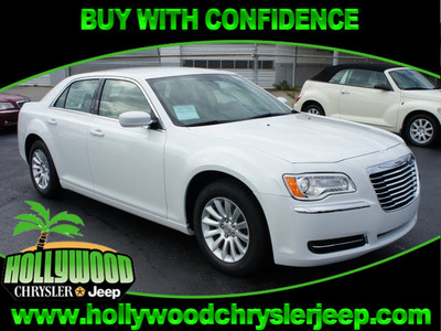 chrysler 300 2012 off white sedan gasoline 6 cylinders rear wheel drive automatic 33021