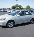 toyota camry 2002 silver sedan se gasoline 4 cylinders front wheel drive automatic 19153