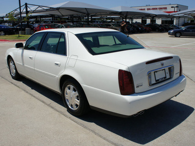 cadillac deville 2004 white sedan gasoline 8 cylinders front wheel drive automatic 76087