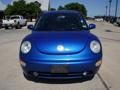 volkswagen new beetle 2004 blue coupe gasoline 4 cylinders front wheel drive 5 speed manual 76087
