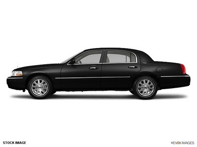 lincoln town car 2011 sedan flex fuel 8 cylinders rear wheel drive not specified 33177