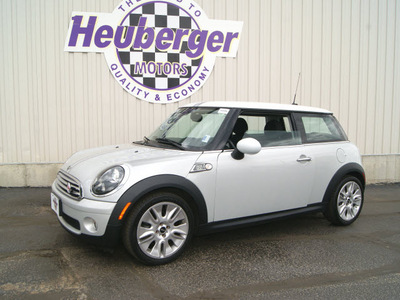 mini cooper 2010 pure silver hatchback gasoline 4 cylinders front wheel drive automatic 80905