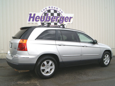 chrysler pacifica 2005 bright silver suv touring gasoline 6 cylinders all whee drive automatic 80905