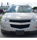 chevrolet traverse 2010 gold suv lt gasoline 6 cylinders front wheel drive 6 speed automatic 77090