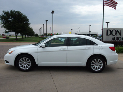 chrysler 200 2012 white sedan touring gasoline 4 cylinders front wheel drive automatic 76018