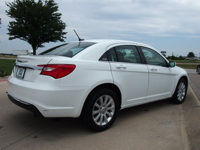 chrysler 200 2012 white sedan touring gasoline 4 cylinders front wheel drive automatic 76018