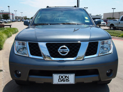 nissan pathfinder 2006 dk  gray suv le gasoline 6 cylinders rear wheel drive automatic with overdrive 76018