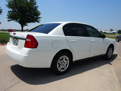 chevrolet malibu 2007 white sedan ls gasoline 4 cylinders front wheel drive automatic 76018