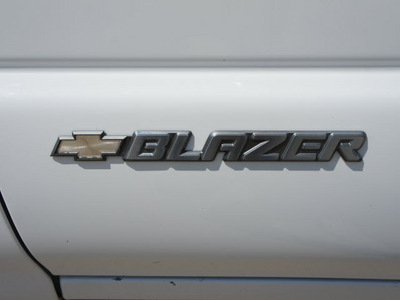 chevrolet blazer 2003 white suv ls gasoline 6 cylinders rear wheel drive automatic 76108