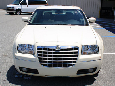 chrysler 300 2006 off white sedan touring gasoline 6 cylinders rear wheel drive automatic 27215