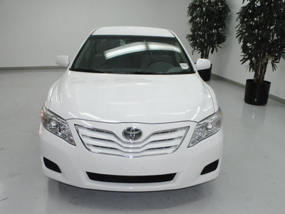 toyota camry 2010 white sedan gasoline 4 cylinders front wheel drive automatic 91731