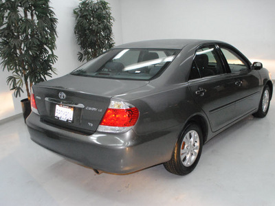 toyota camry 2005 gray sedan le v6 gasoline 6 cylinders front wheel drive automatic 91731