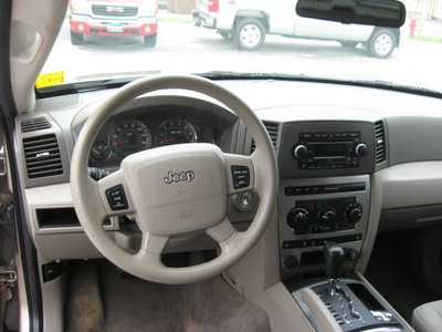 jeep grand cherokee 2006 tan suv laredo flex fuel 8 cylinders 4 wheel drive automatic 45840
