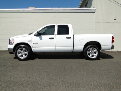 dodge ram pickup 1500 2008 white pickup truck 2wd hemi gasoline 8 cylinders rear wheel drive automatic with overdrive 98371