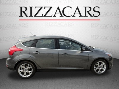 ford focus 2012 gray hatchback sel flex fuel 4 cylinders front wheel drive automatic with overdrive 60546