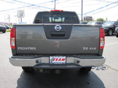 nissan frontier 2008 gray se v6 gasoline 6 cylinders 4 wheel drive 5 speed automatic 46410