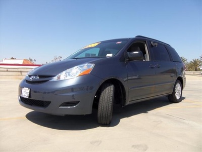 toyota sienna 2010 gray van le 8 passenger gasoline 6 cylinders front wheel drive automatic 90241