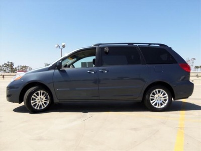 toyota sienna 2010 gray van le 8 passenger gasoline 6 cylinders front wheel drive automatic 90241
