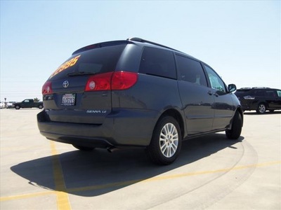 toyota sienna 2010 gray van le 8 passenger gasoline 6 cylinders front wheel drive automatic 90241