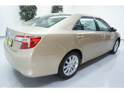 toyota camry 2012 tan sedan xle v6 gasoline 6 cylinders front wheel drive not specified 91731