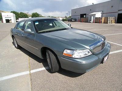 lincoln town car 2006 green sedan signature gasoline 8 cylinders rear wheel drive automatic 81212