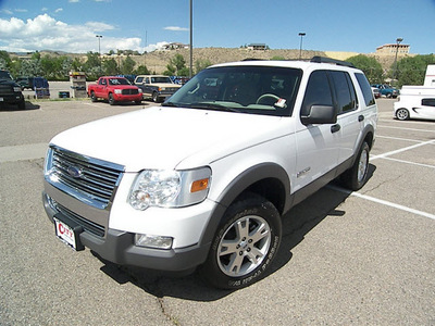 ford explorer 2006 white suv xlt gasoline 6 cylinders rear wheel drive automatic 81212