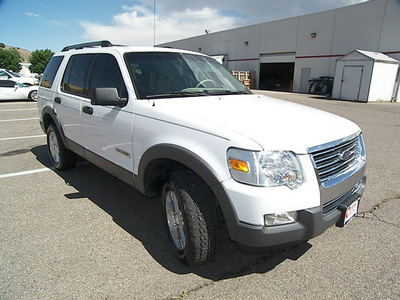 ford explorer 2006 white suv xlt gasoline 6 cylinders rear wheel drive automatic 81212