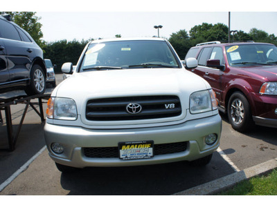 toyota sequoia 2003 white suv sr5 gasoline 8 cylinders 4 wheel drive automatic with overdrive 08902