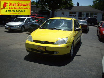 ford focus 2001 yellow sedan se gasoline 4 cylinders front wheel drive automatic 43560