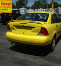 ford focus 2001 yellow sedan se gasoline 4 cylinders front wheel drive automatic 43560