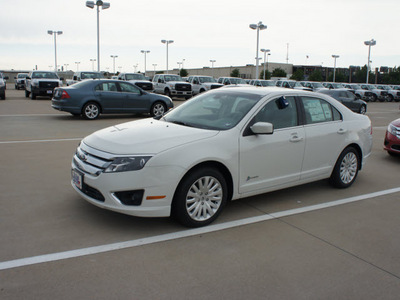 ford fusion hybrid 2012 white sedan hybrid 4 cylinders front wheel drive automatic 76108