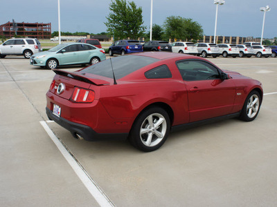 ford mustang 2012 red coupe gt premium 8 cylinders automatic 76108