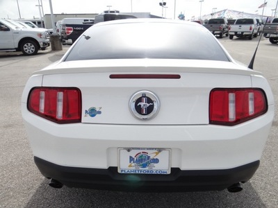 ford mustang 2012 white coupe v6 gasoline 6 cylinders rear wheel drive automatic 77388